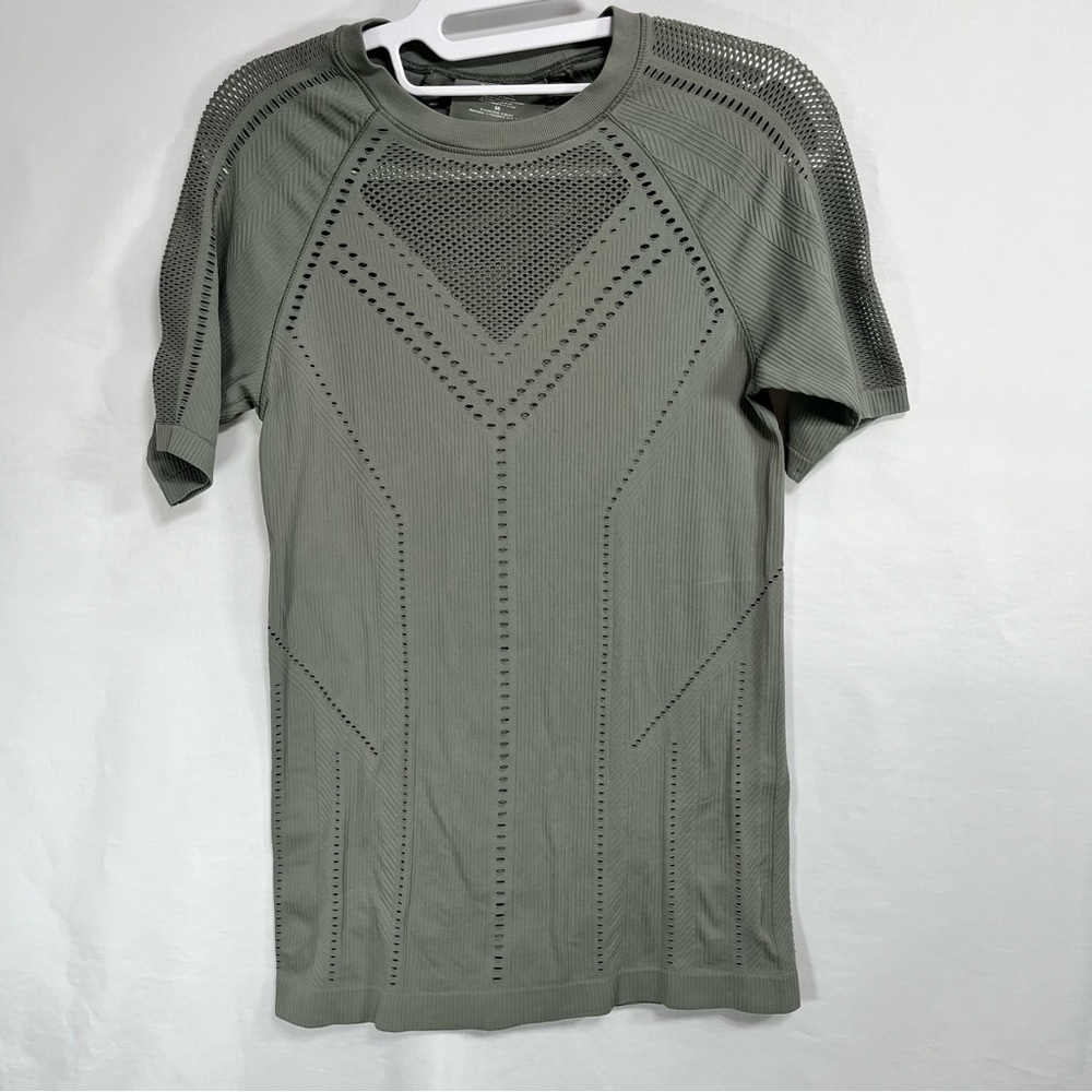 Athleta Oxygen Women’s Sage Green Vented Mesh Short Sleeve Top Sz  Medium
